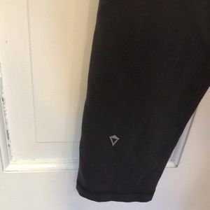 Ivivva black crop leggings